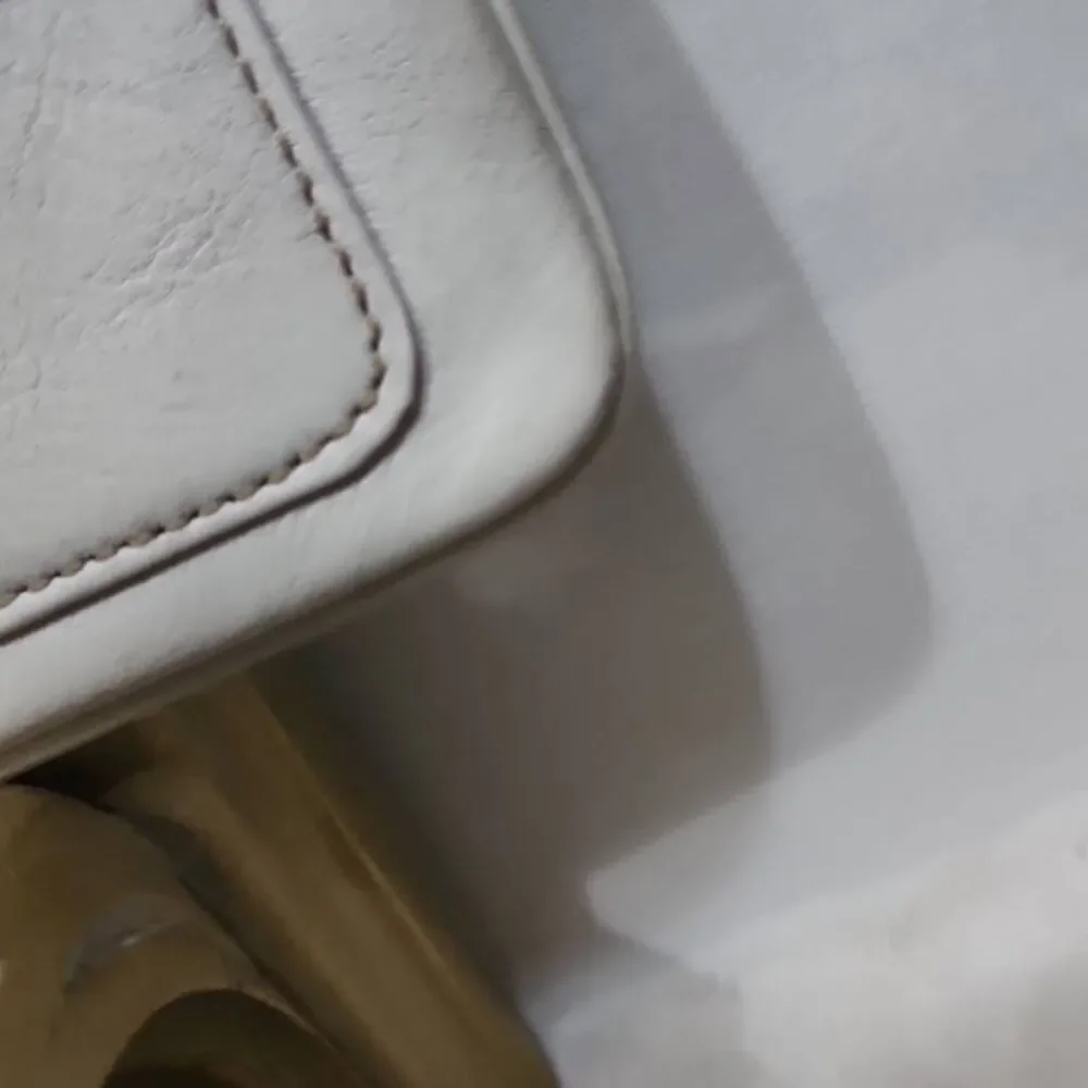 Coach Soho white leather buckle wristlet clutch bag. Y2K